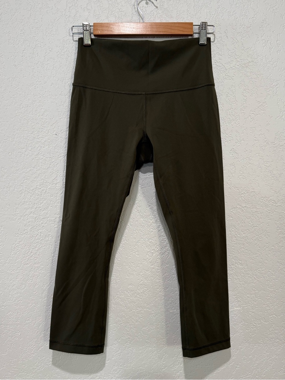 Lululemon Dark Olive Green Wunder Under High-Rise Crop 21" Leggings – Size 6